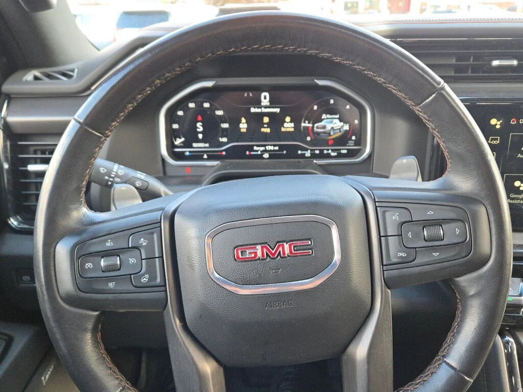 Used 2022 White GMC AT4 image 34