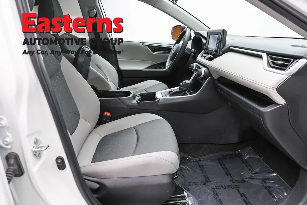 Used 2022 White Toyota XLE image 24