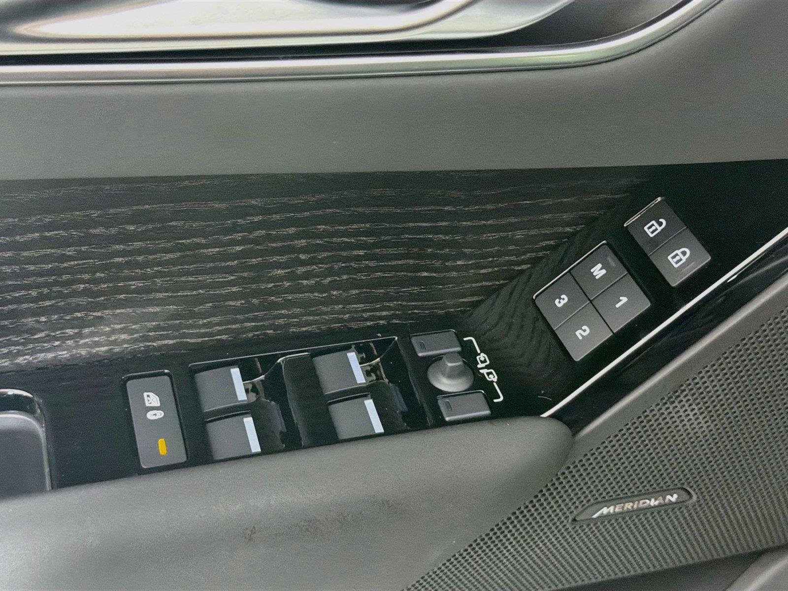 New 2026 Santorini Black Land Rover S image 17