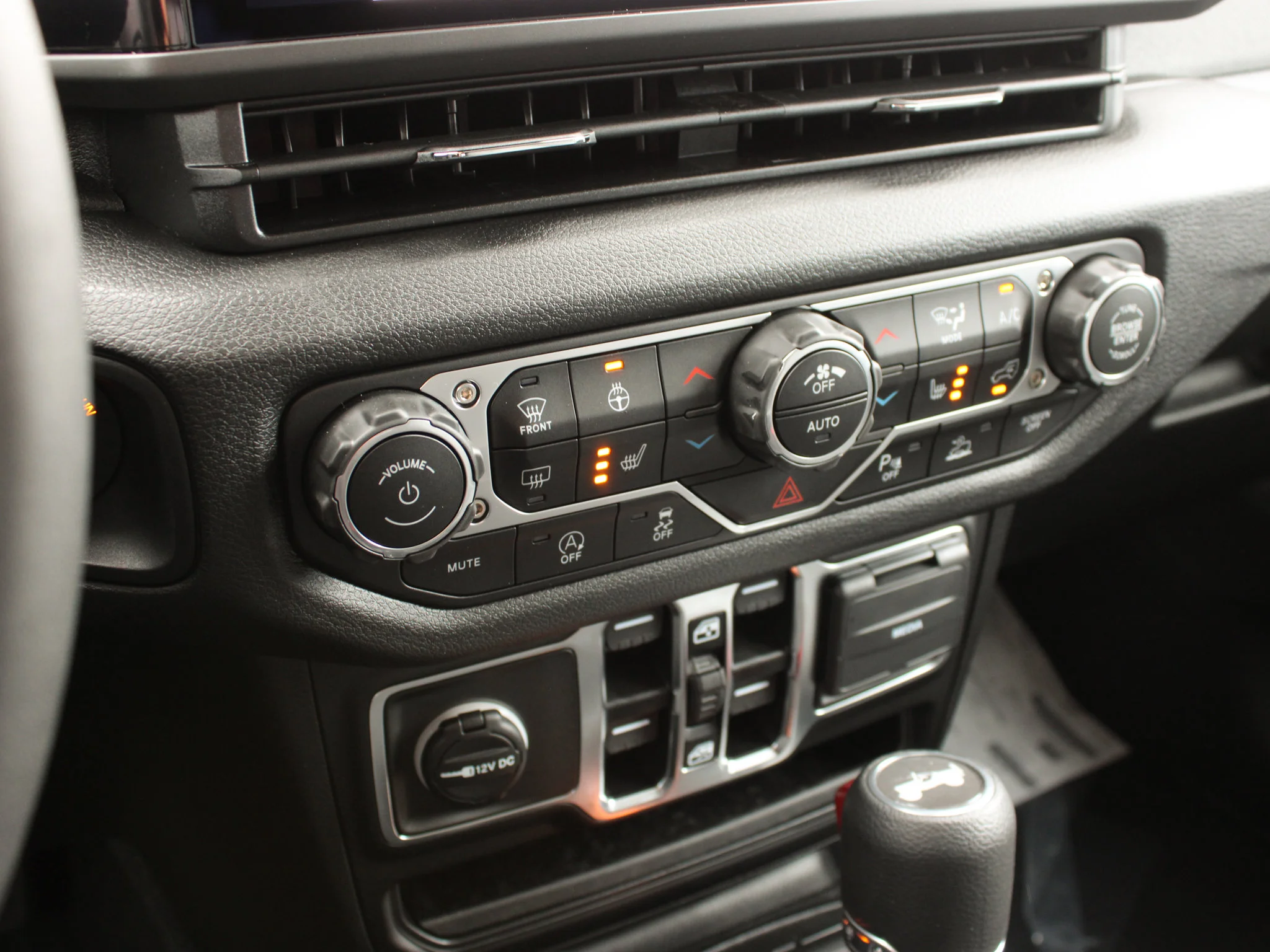 Used 2025 41 Jeep Sport S* 4 Door 4x4, Alpine Audio, Safety Group, Remote Start, Heated Seats image 20