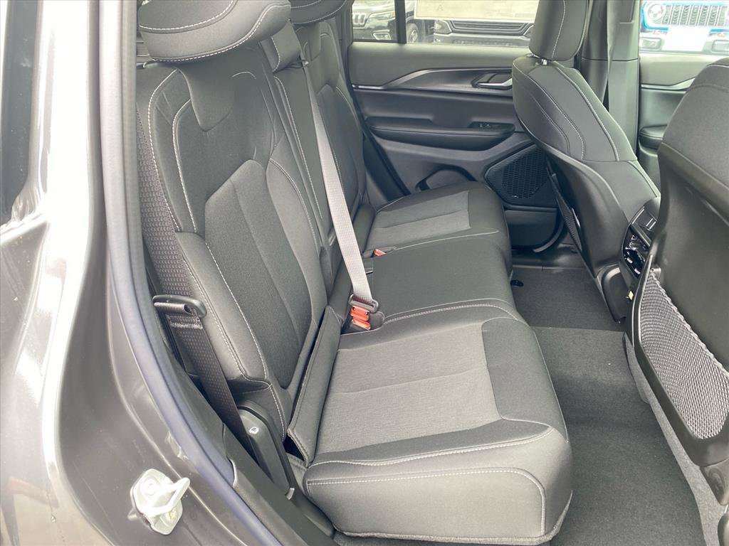 New 2026 Baltic Gray Metallic Clear-Coat Exterior Paint Jeep Laredo X image 16