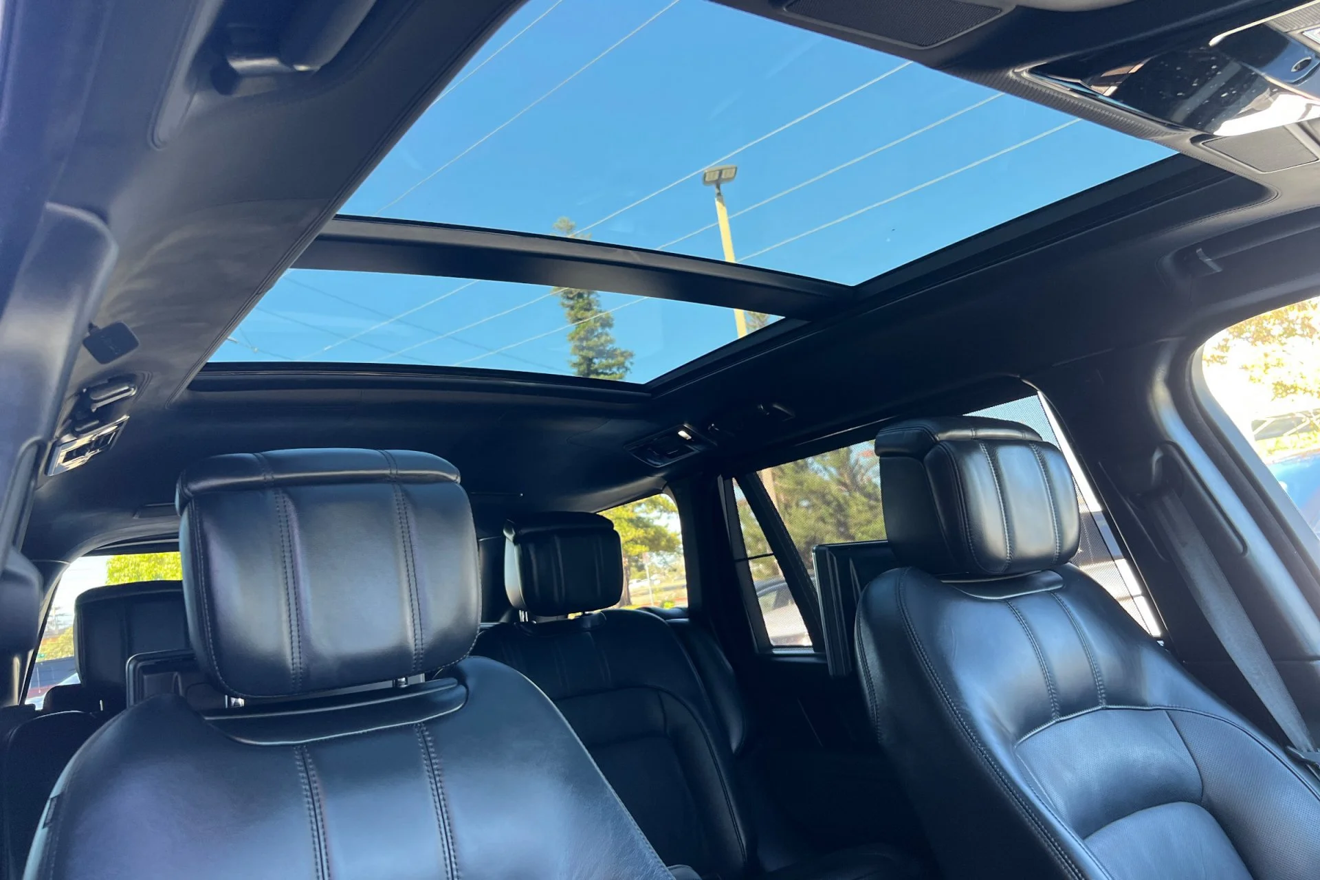 Used 2022 Black Land Rover Autobiography image 20
