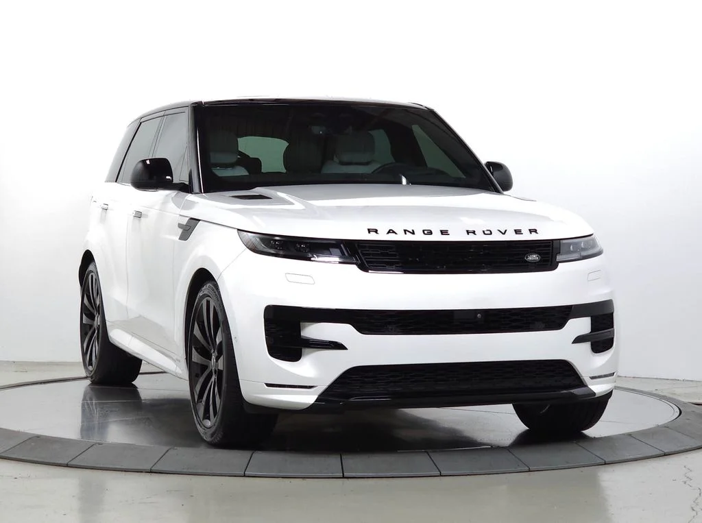 Used 2025 White Land Rover Dynamic SE image 10