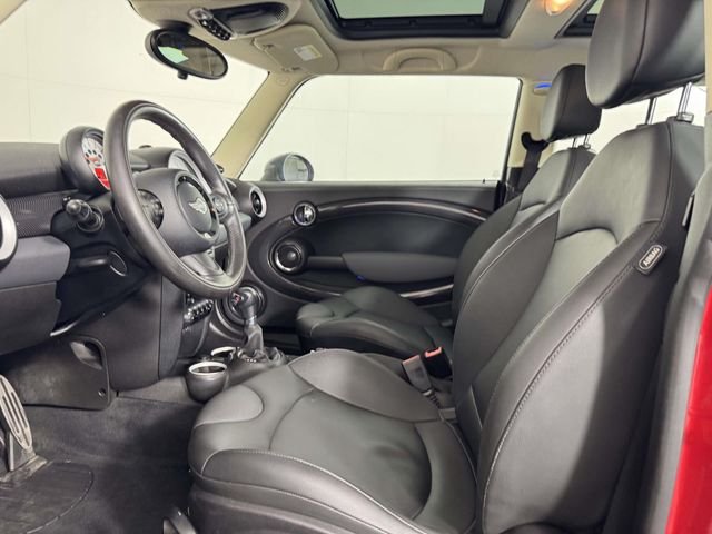 Used 2011 Chili Red MINI Base image 4