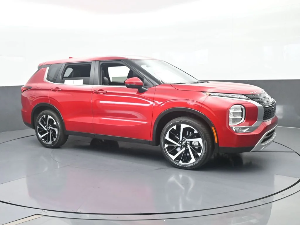 Used 2024 Red Mitsubishi SE Black Edition image 8