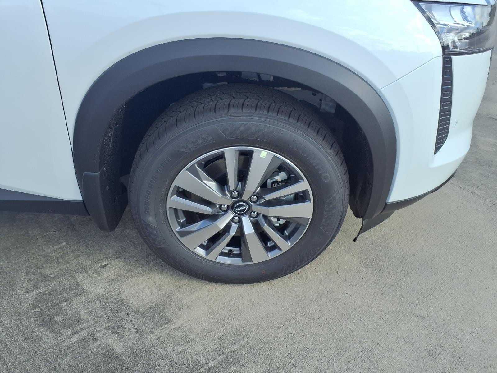 New 2026 Everest White Pearl TriCoat Nissan SL image 4