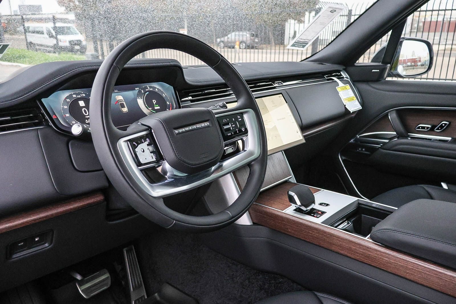 2025 Land Rover Range Rover SE - Photo 25