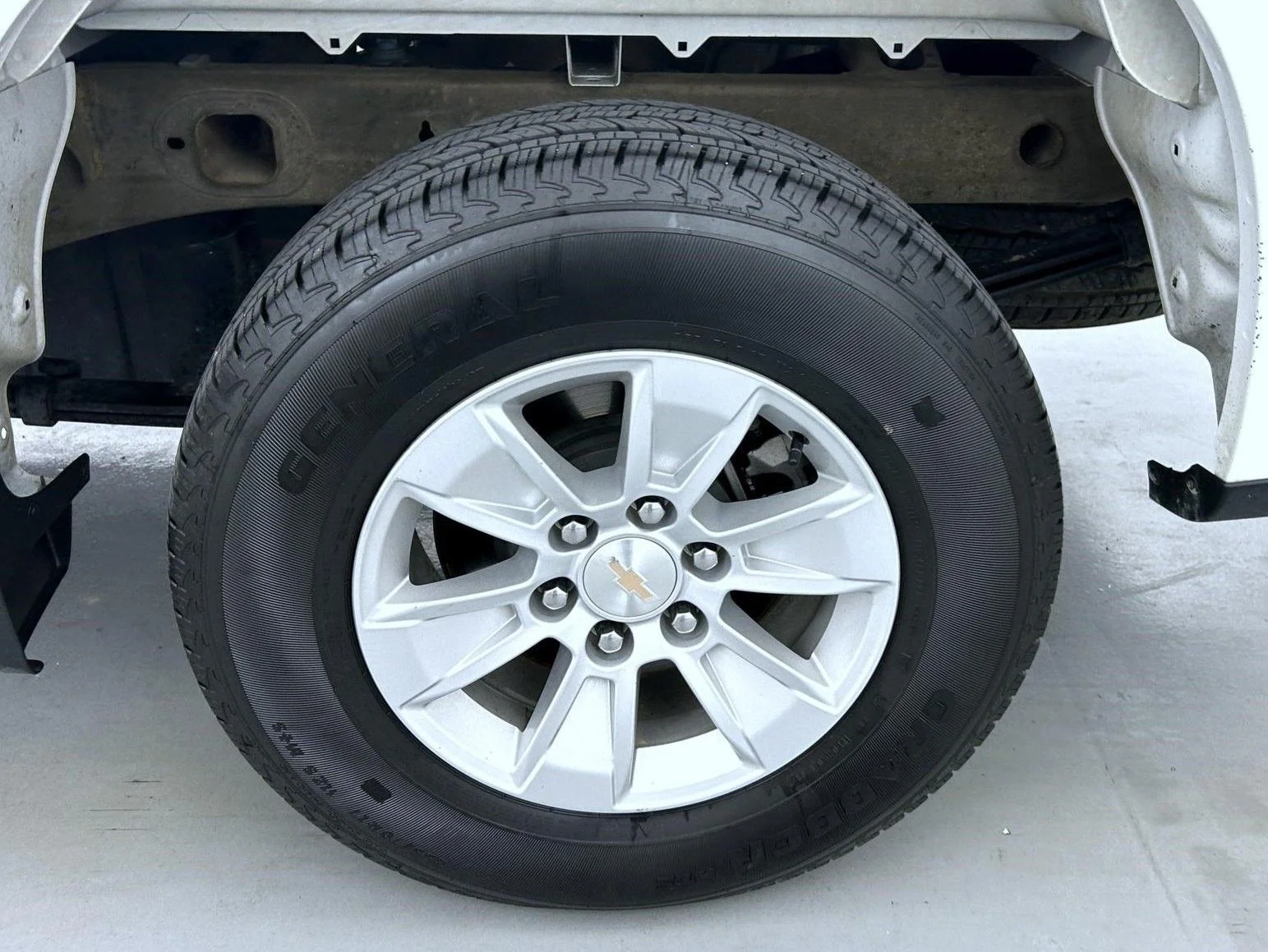 Used 2023 White Chevrolet LT image 23
