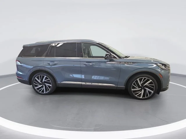 Used 2025 Blue Lincoln Reserve image 2