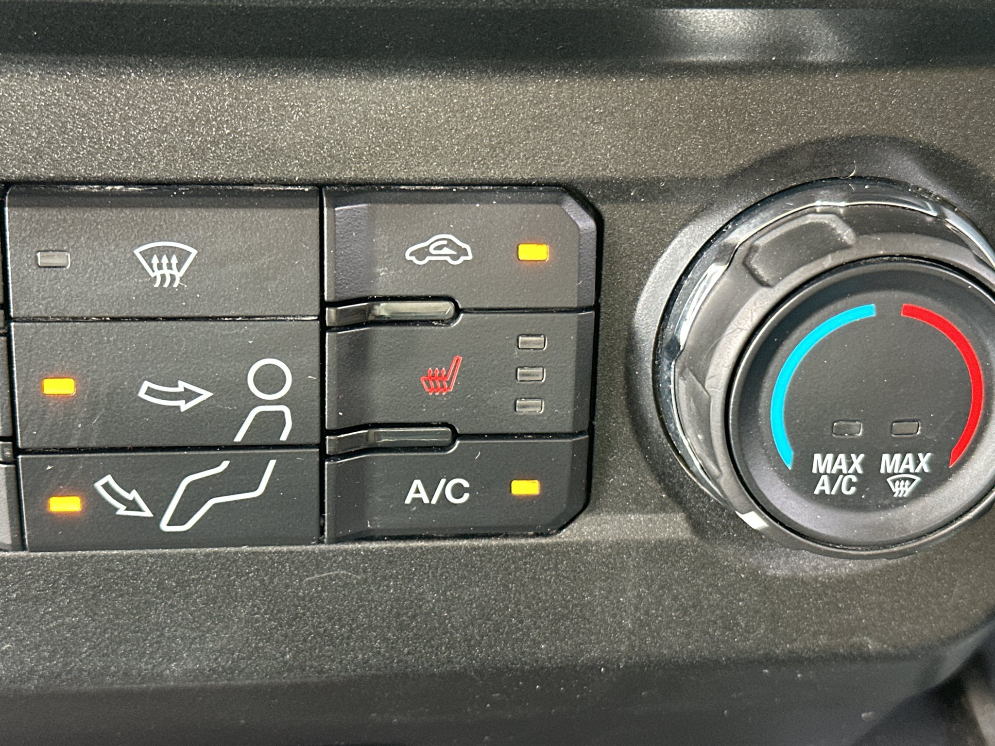 Used 2017 White Gold Metallic Ford XLT image 27