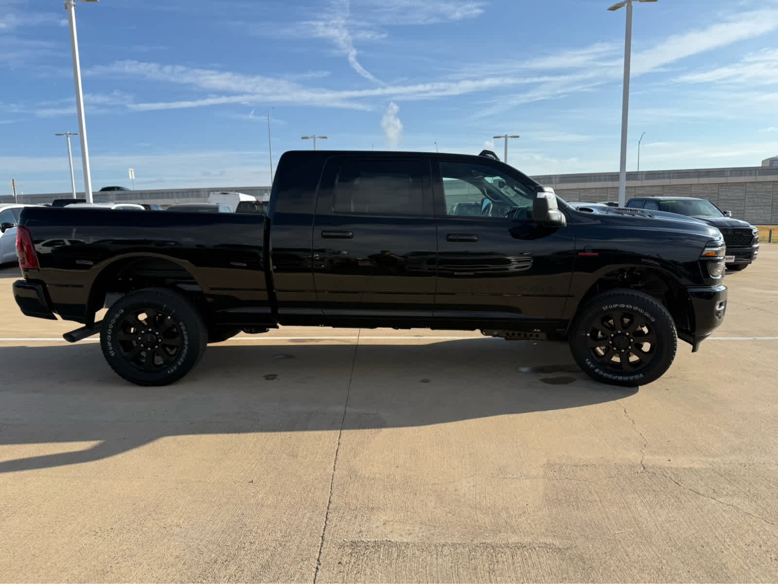 New 2027 Diamond Black Crystal Pearl-Coat Exterior Paint RAM Laramie image 5