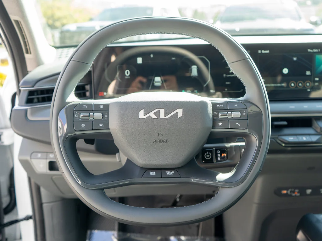 New 2026 White Kia Wind image 17