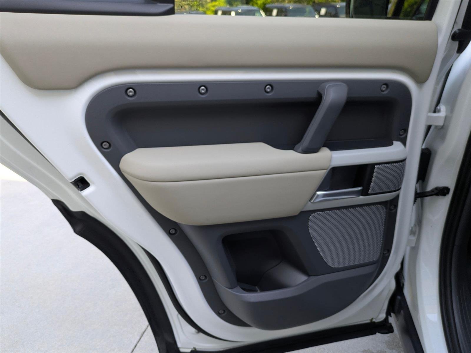 Used 2024 Fuji White Land Rover S image 25