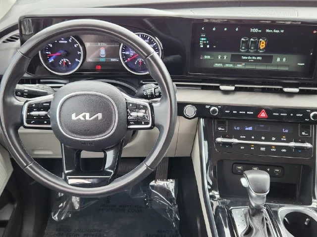 Used 2022 Black Kia EX image 29
