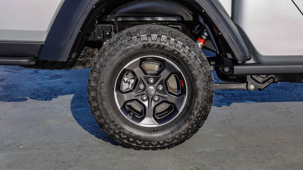 Used 2022 Silver Jeep Rubicon image 12