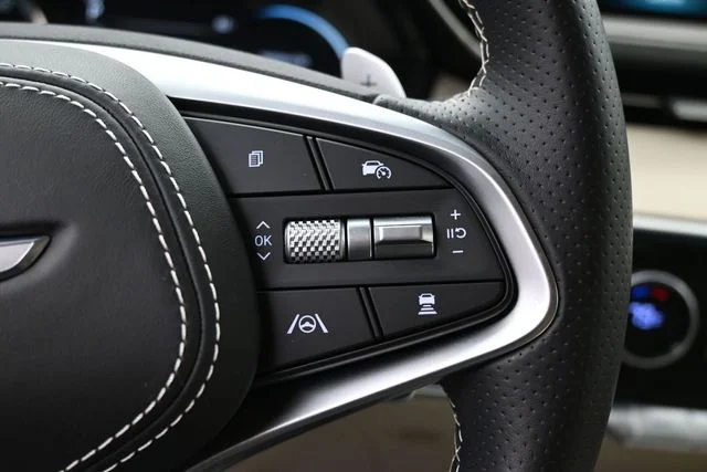 Used 2025 White Genesis 3.5T Sport image 18