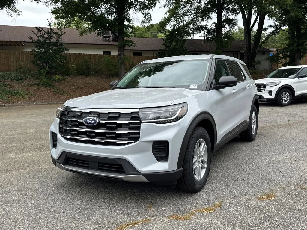 New 2026 Space White Metallic Ford Active image 3