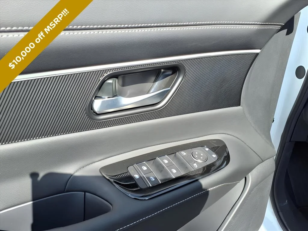 New 2025 Everest White TriCoat Nissan SV image 13