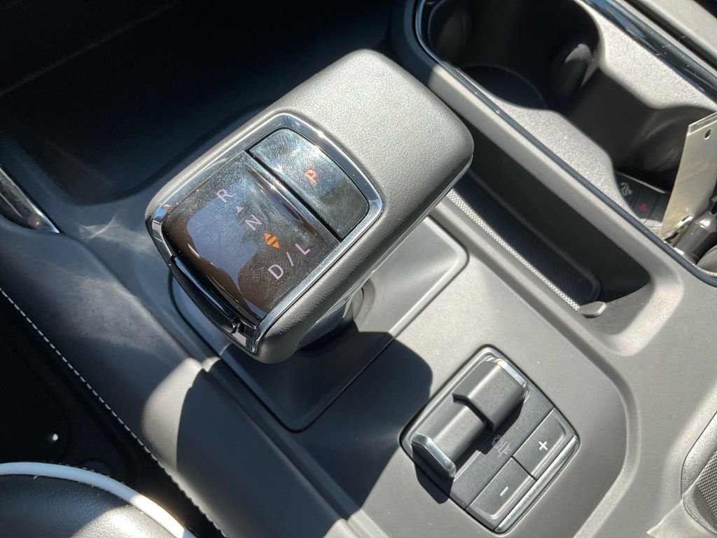 Used 2024 White GMC AT4X image 31