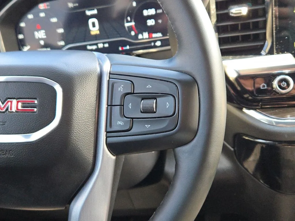Used 2024 White GMC Elevation image 27
