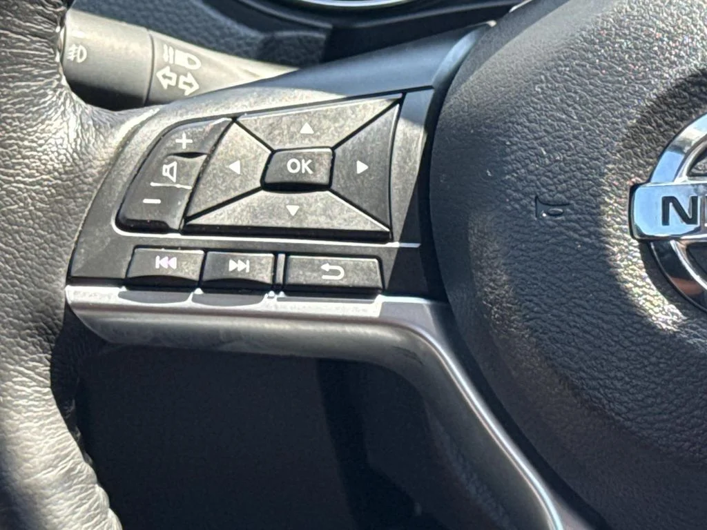 Used 2018 Black Nissan SL image 13