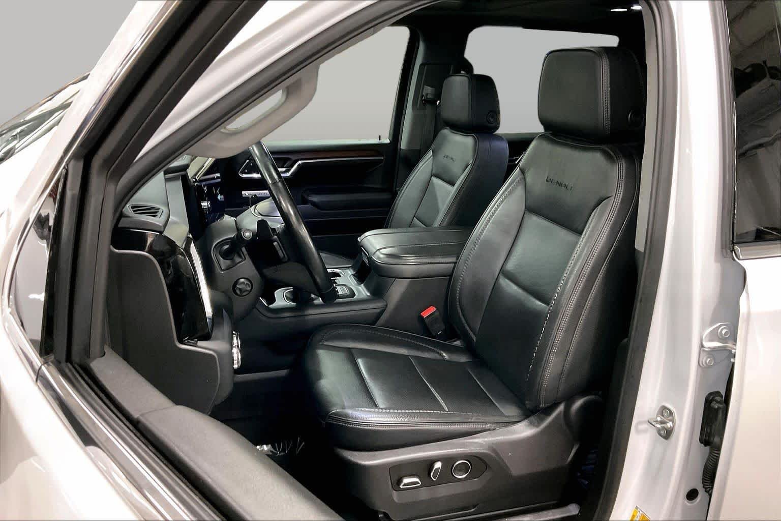 Used 2024 White Frost Tricoat GMC Denali image 8