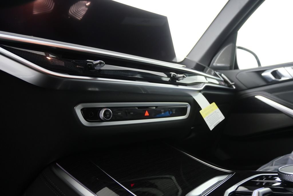 Used 2026 Tanzanite Blue II Metallic BMW xDrive40i image 21