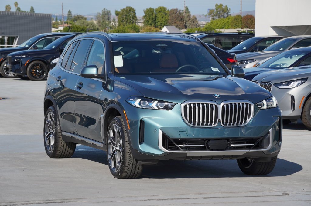 Used 2026 Blue Ridge Mountain Metallic BMW sDrive40i image 3