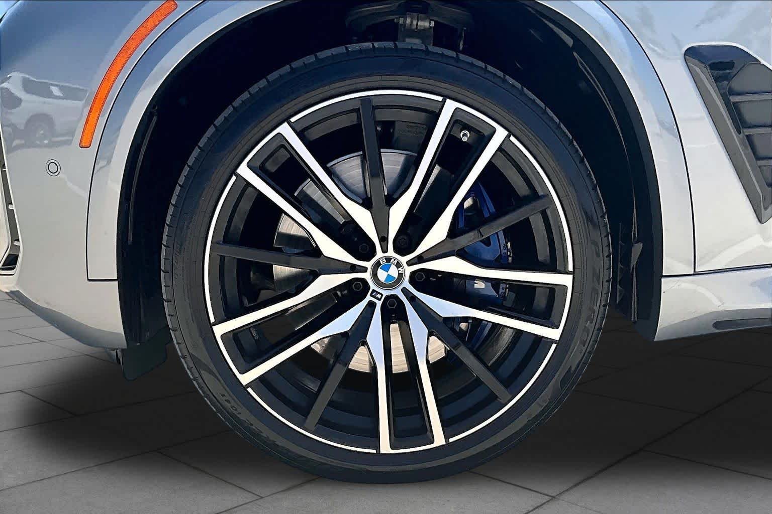 Used 2024 Skyscraper Grey Metallic BMW M60i image 10