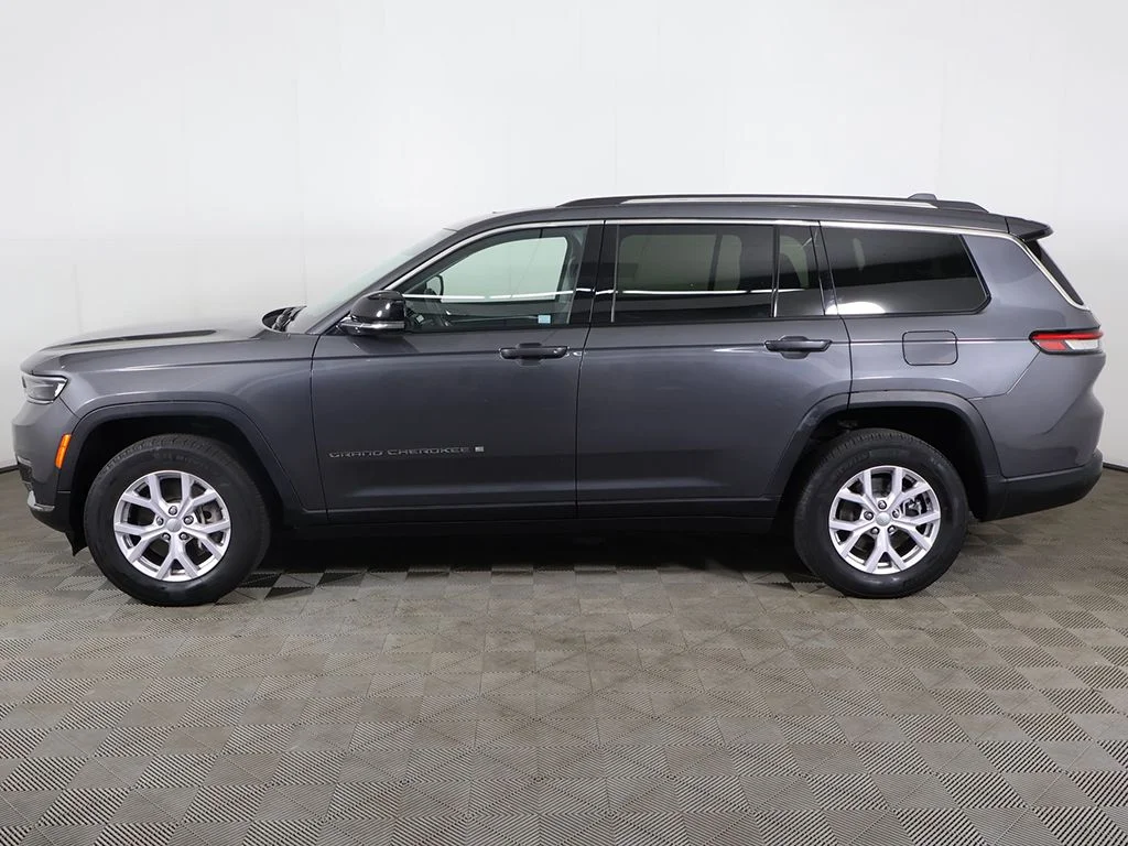 Used 2022 Gray Jeep Limited image 21