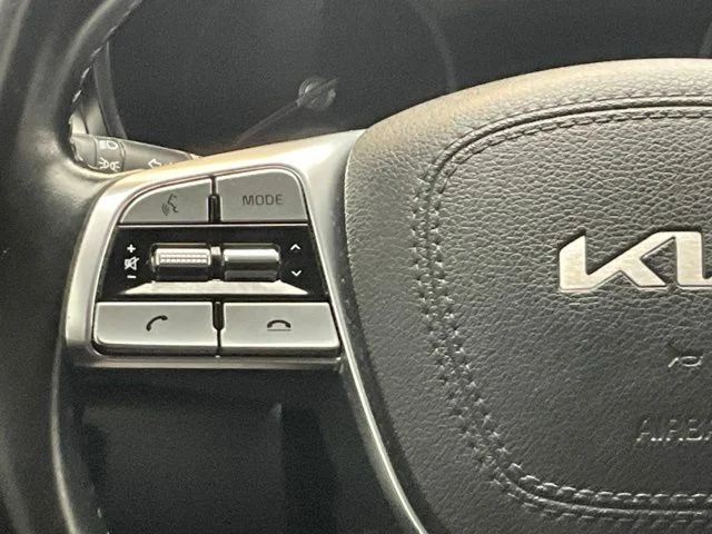 Used 2022 Black Kia LX image 20