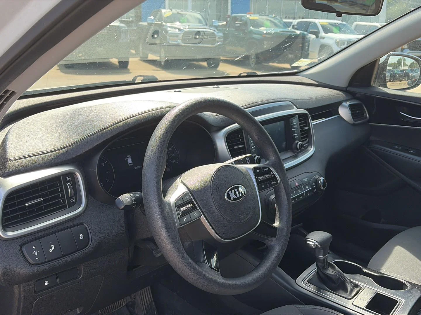 Used 2019 White Kia LX image 24