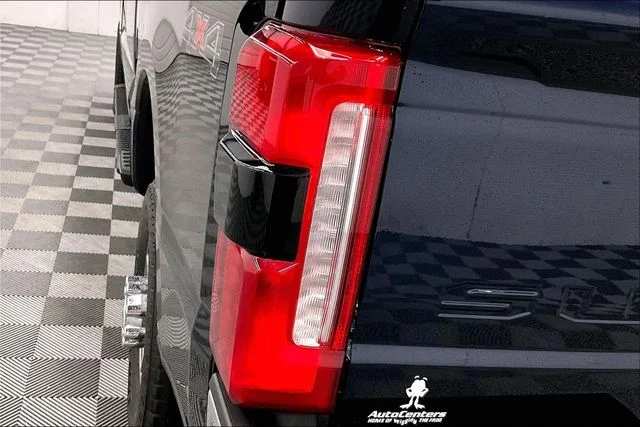 Used 2025 Antimatter Blue Metallic Ford Lariat image 35