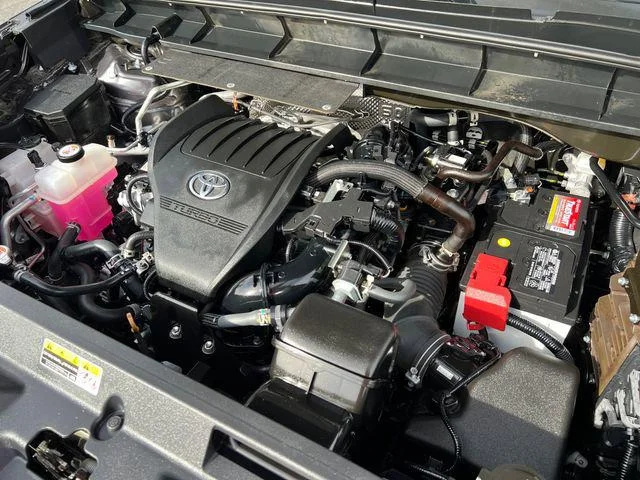2025 Toyota Highlander LE - Photo 39