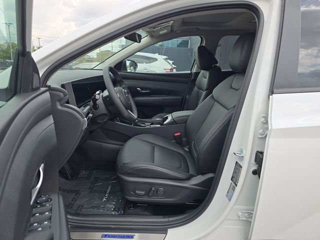 Used 2025 White Hyundai SEL Convenience image 11