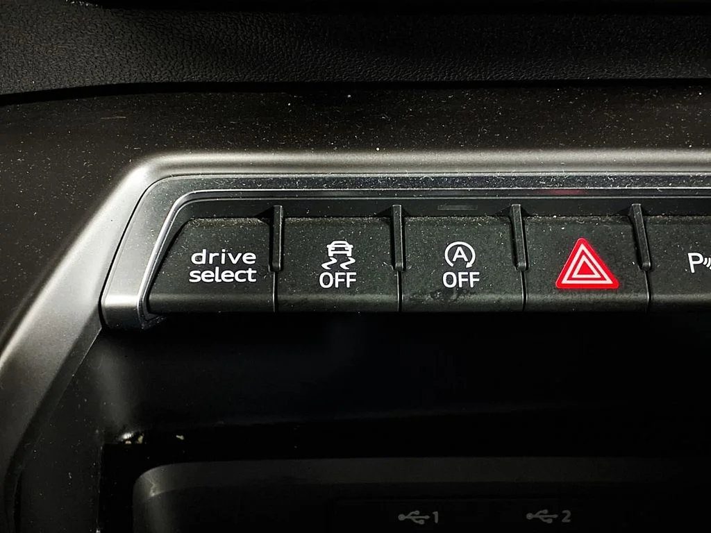 Used 2024  Audi 40 Premium image 23