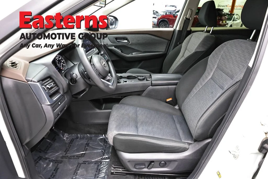 Used 2023 White Nissan SV image 15