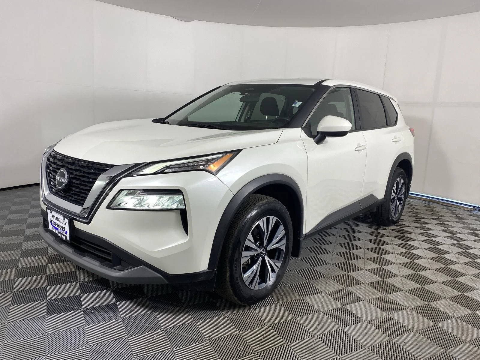 Used 2023 Pearl White Tricoat Nissan SV image 3