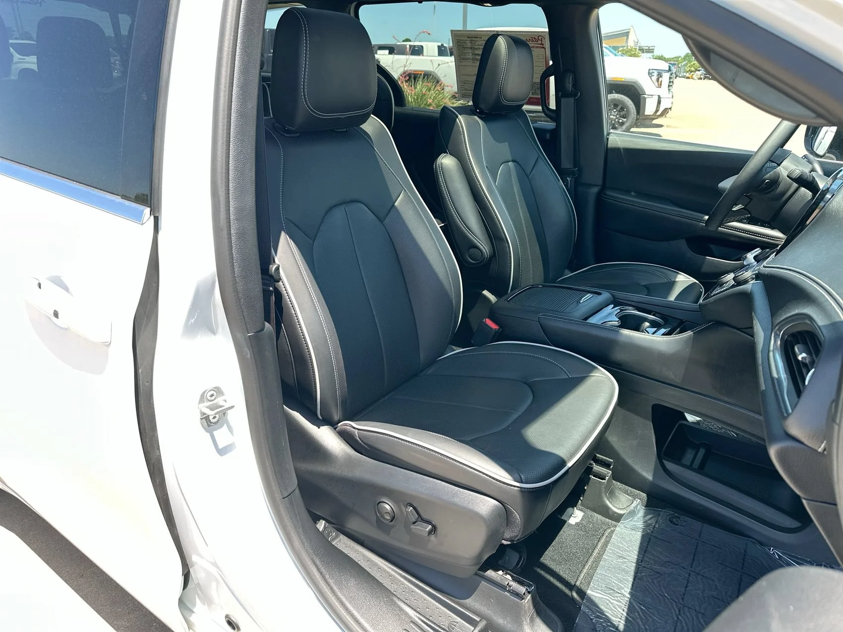 Used 2026 Bright White Clearcoat Chrysler Limited image 26