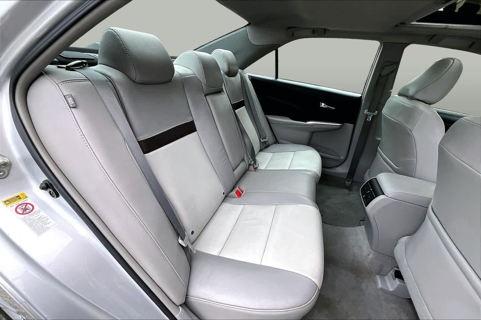 Used 2013 Classic Silver Metallic Toyota XLE image 20
