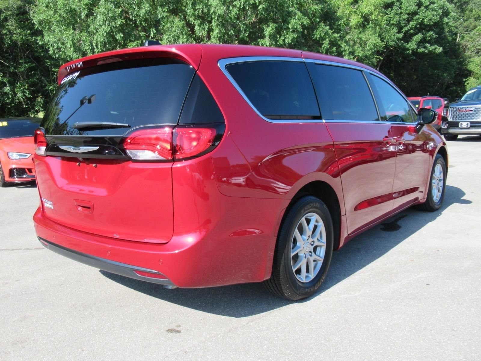 New 2026 Red Hot Pearl-Coat Exterior Paint Chrysler LX image 7