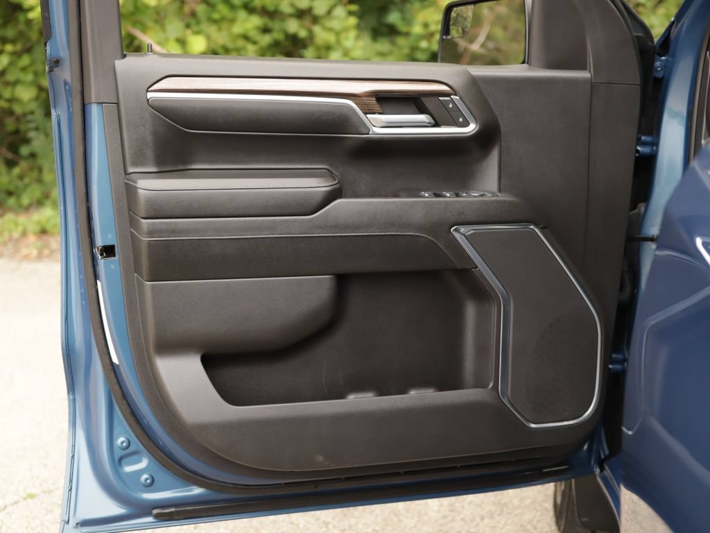 Used 2024 Lakeshore Blue Metallic Chevrolet LT (2FL) image 24