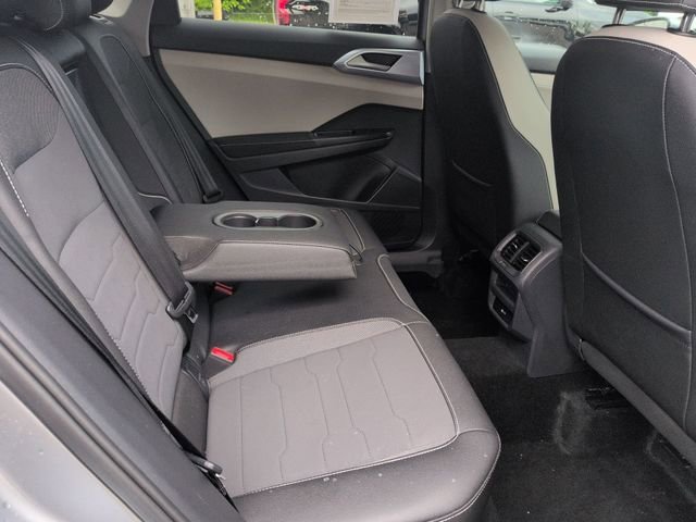 Used 2025  Volkswagen SE image 28