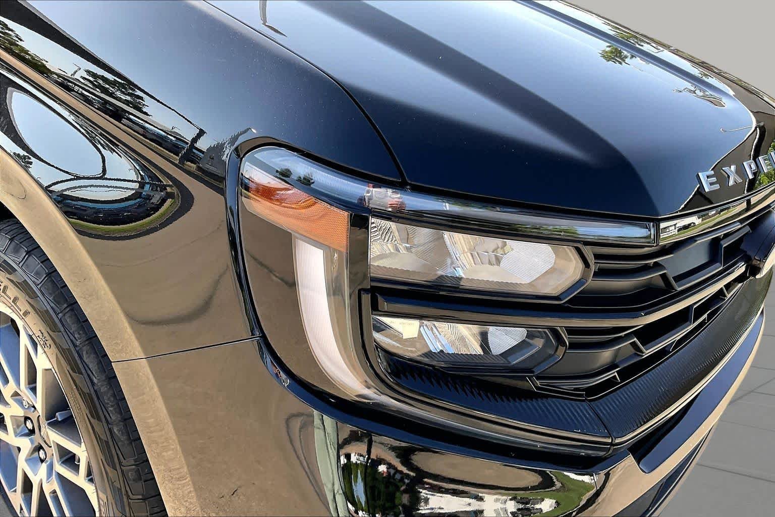Used 2025 Agate Black Metallic Ford Active image 27