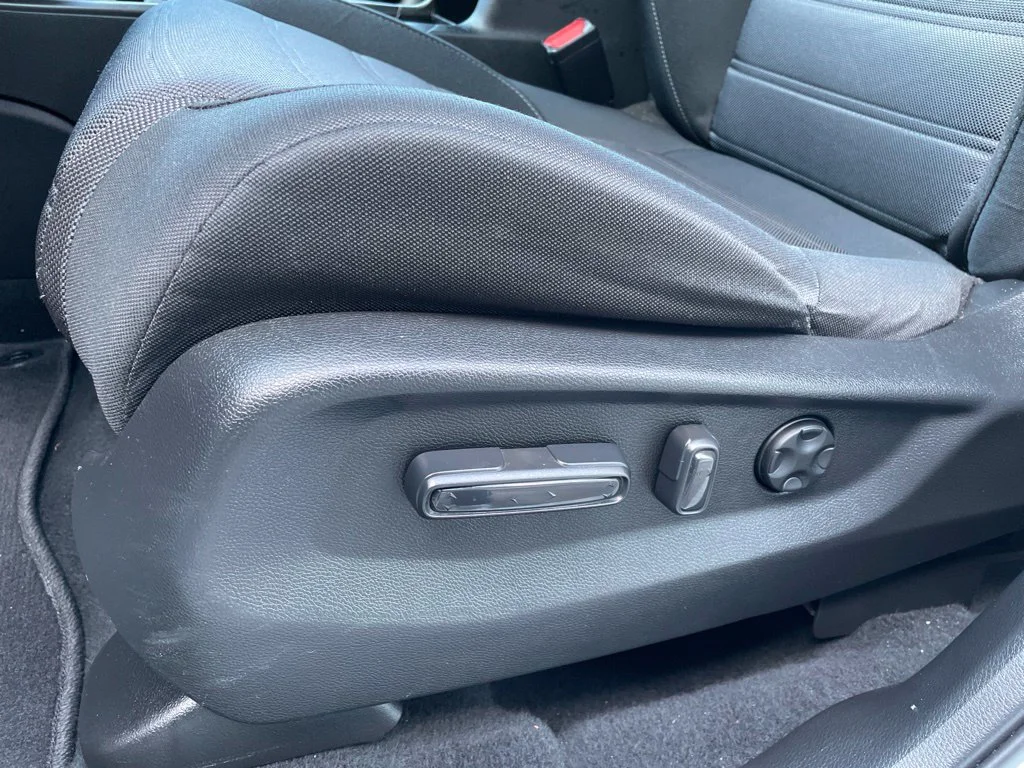 Used 2021 White Honda EX image 12