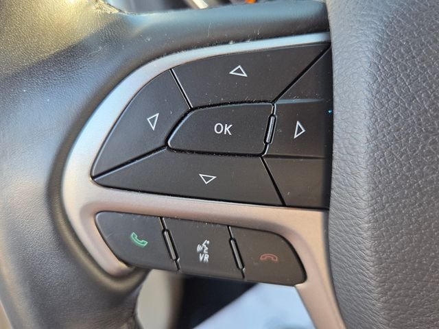 Used 2020 White Jeep Laredo E image 24
