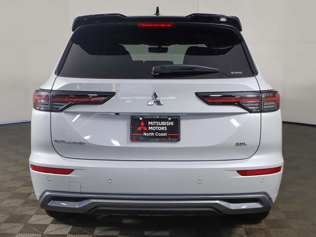 New 2026 White Mitsubishi SEL image 18