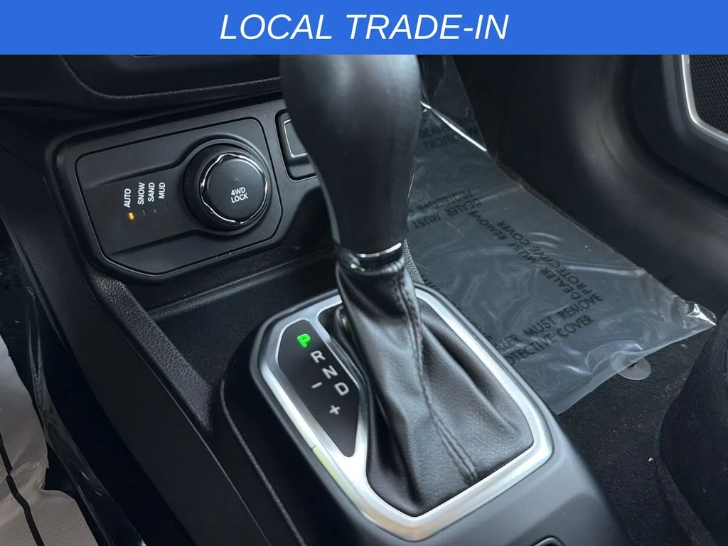 Used 2018 White Jeep Latitude image 22