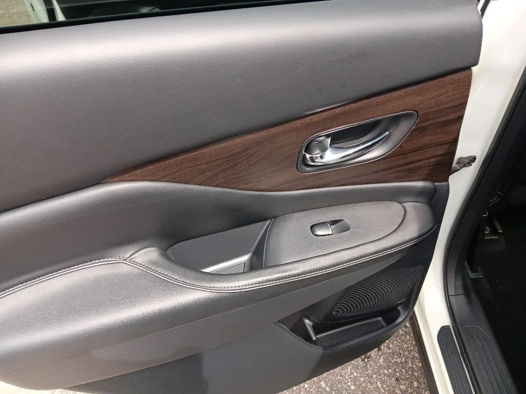 Used 2020 Pearl White Tricoat Nissan Platinum image 35