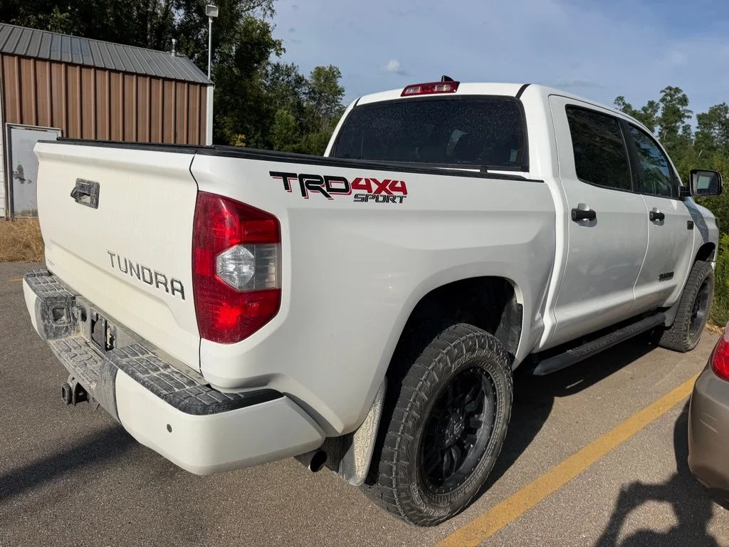 Used 2020 White Toyota SR5 image 6